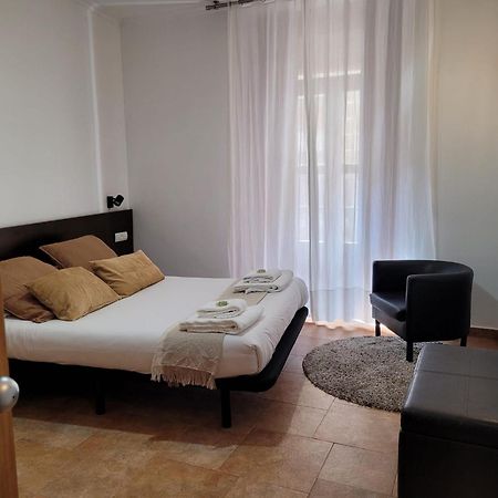 Living Valencia Apartments - Merced Bagian luar foto