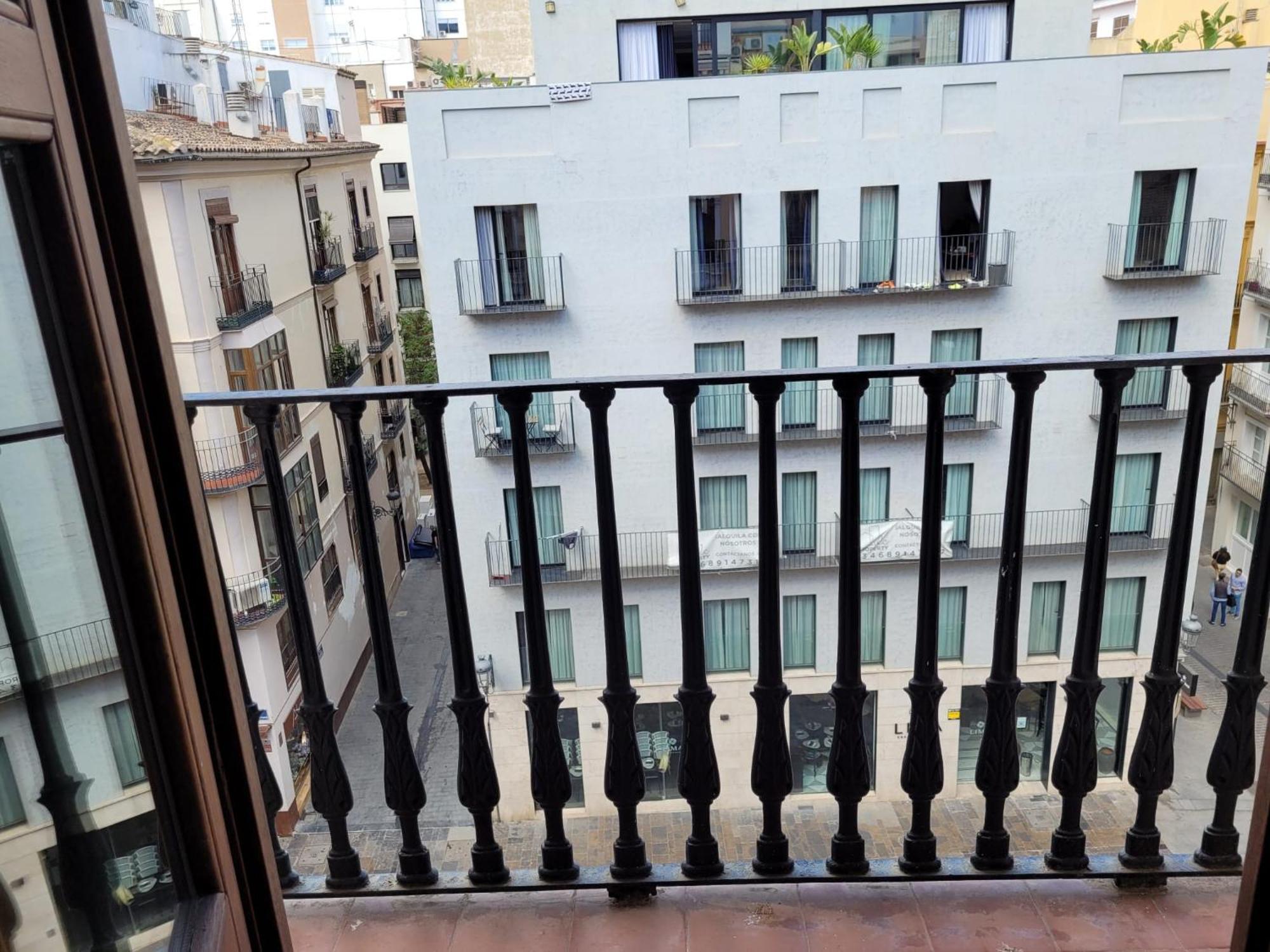 Living Valencia Apartments - Merced Bagian luar foto