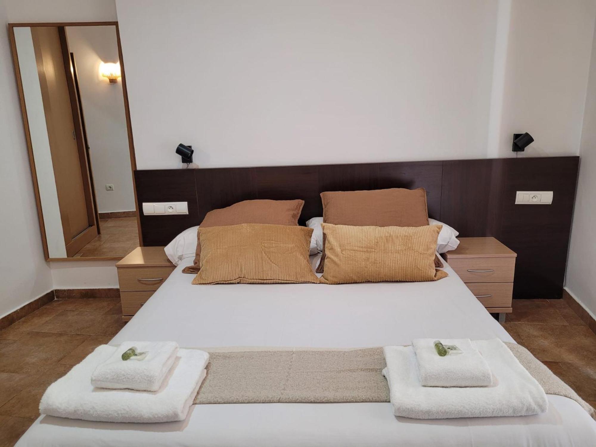 Living Valencia Apartments - Merced Bagian luar foto