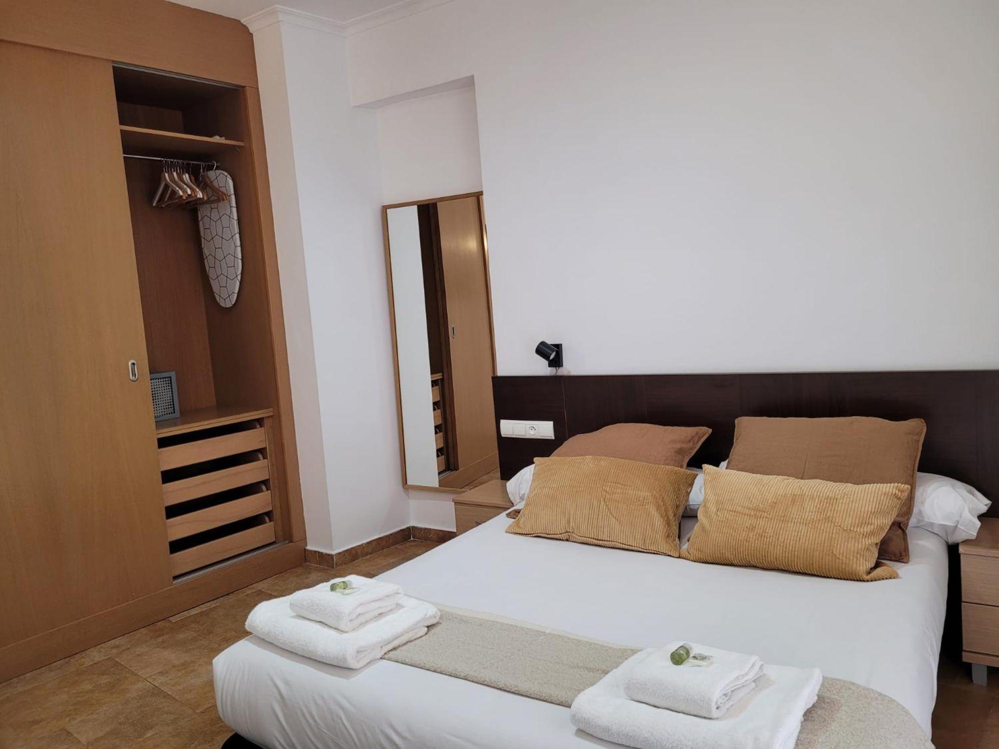 Living Valencia Apartments - Merced Bagian luar foto