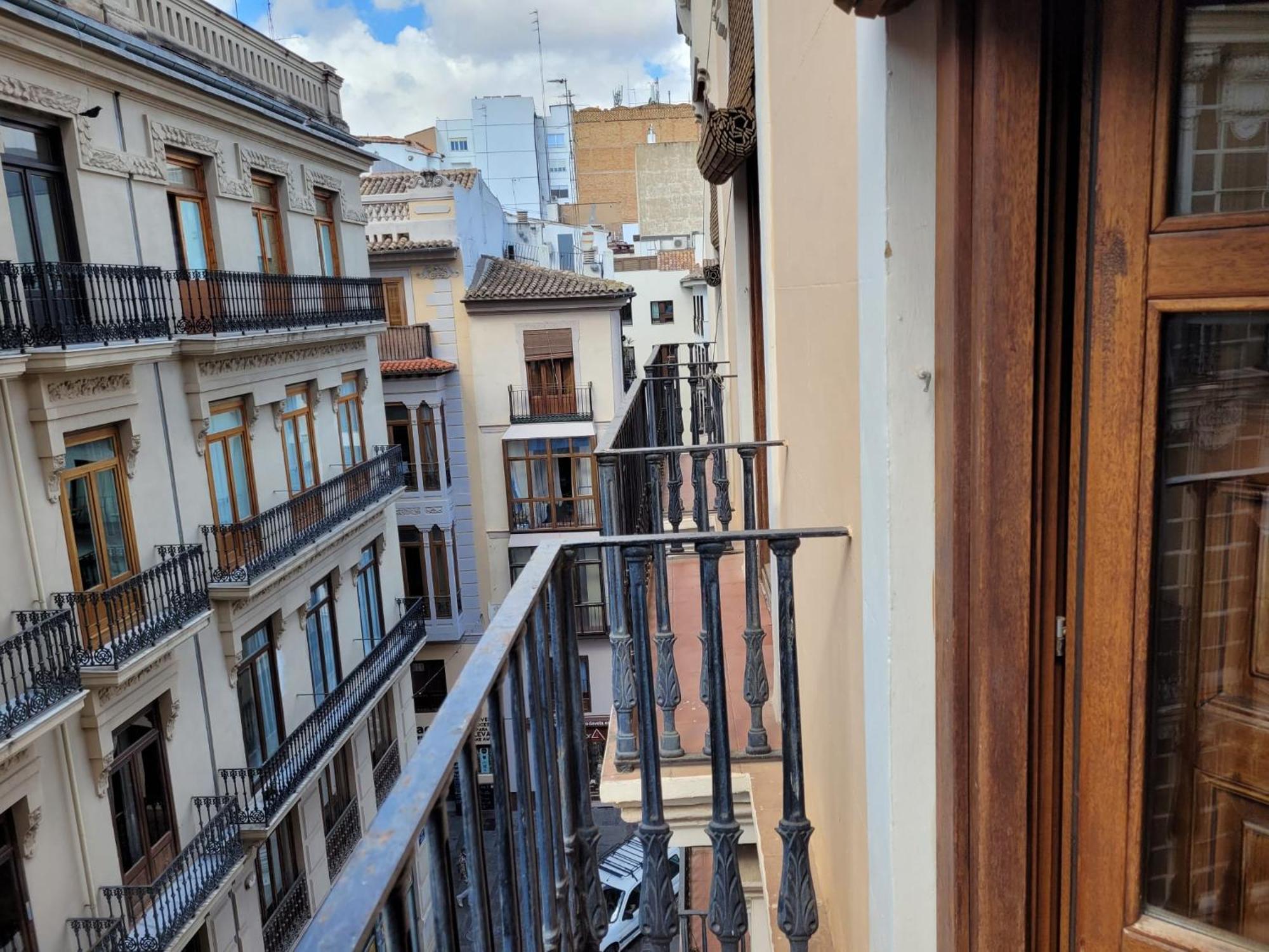 Living Valencia Apartments - Merced Bagian luar foto