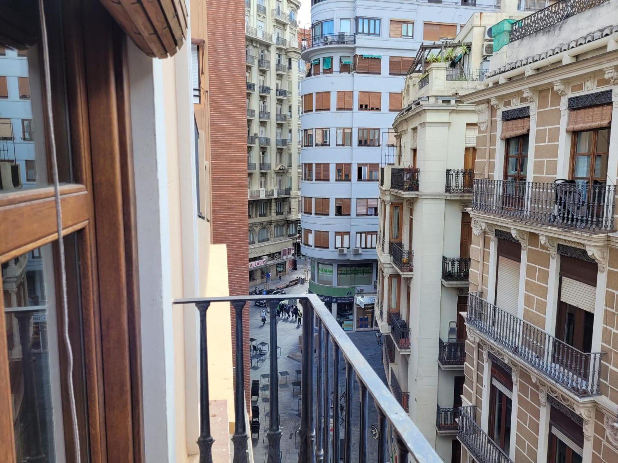 Living Valencia Apartments - Merced Bagian luar foto