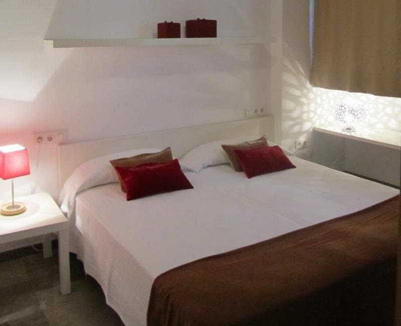 Living Valencia Apartments - Merced Bagian luar foto