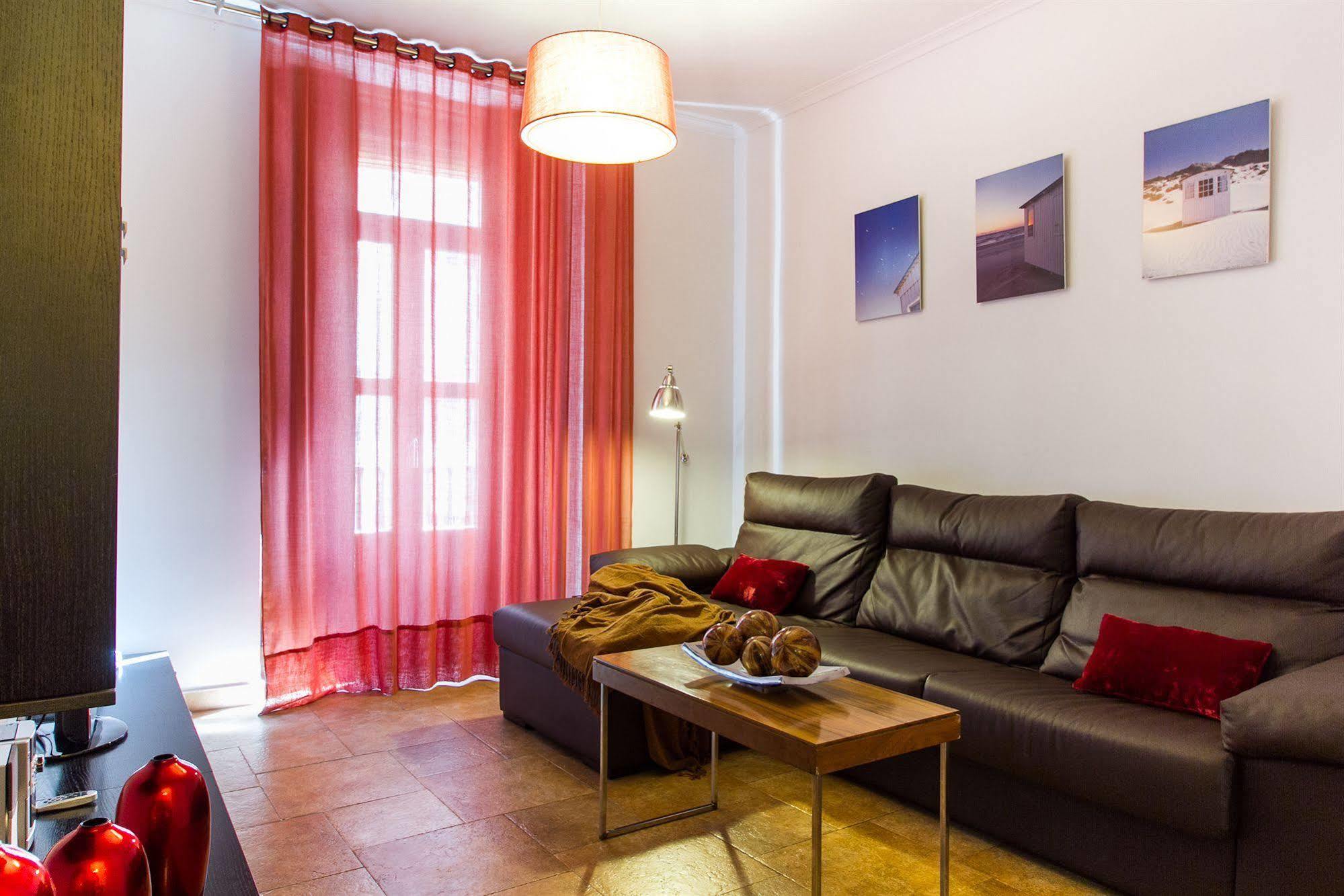 Living Valencia Apartments - Merced Bagian luar foto