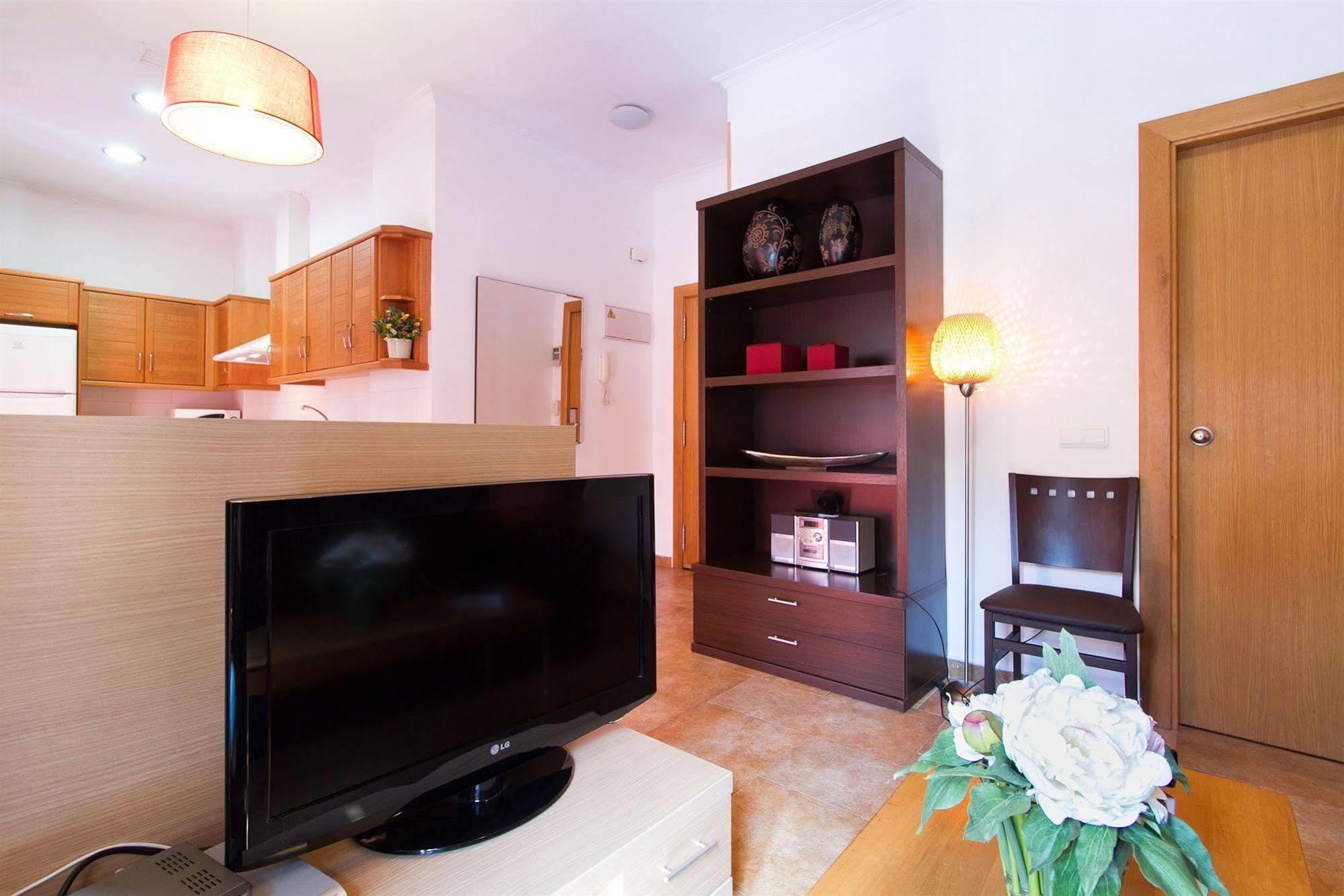 Living Valencia Apartments - Merced Bagian luar foto
