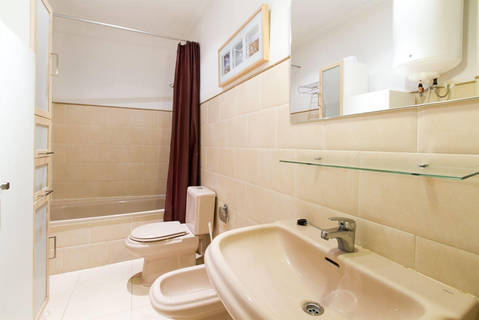 Living Valencia Apartments - Merced Bagian luar foto