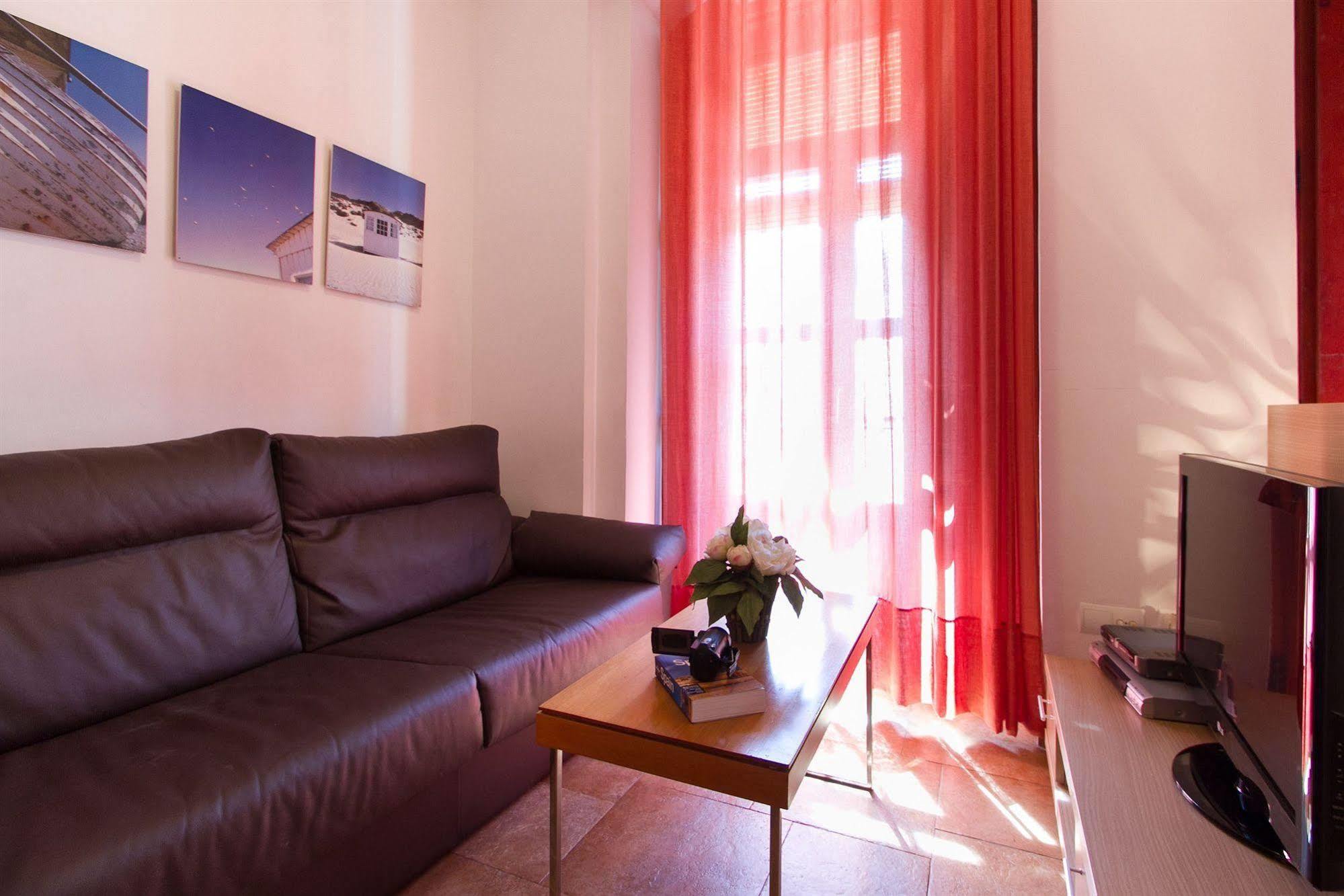 Living Valencia Apartments - Merced Bagian luar foto