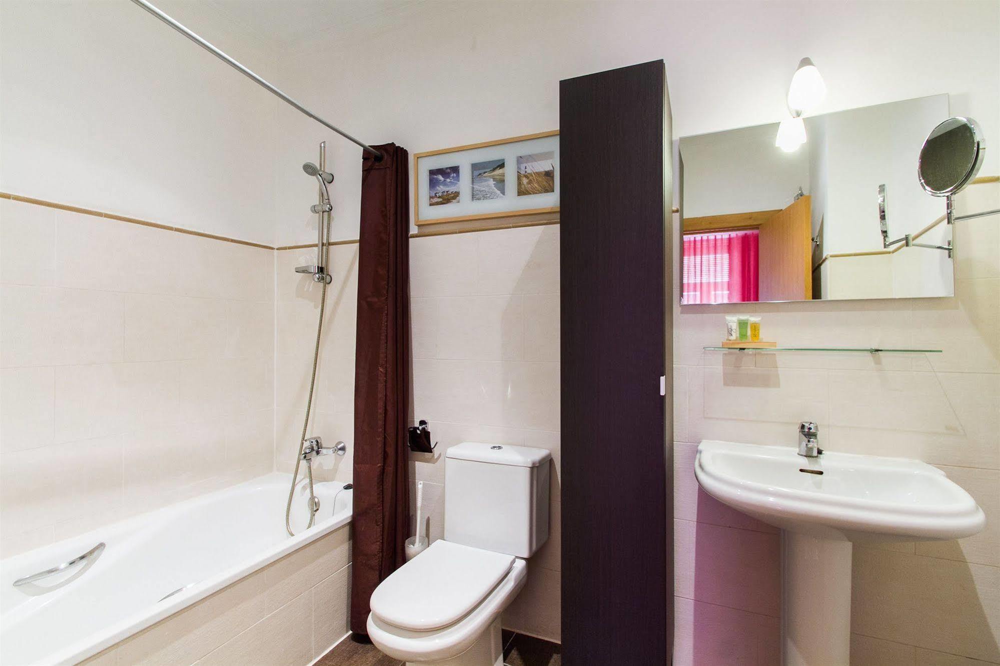 Living Valencia Apartments - Merced Bagian luar foto