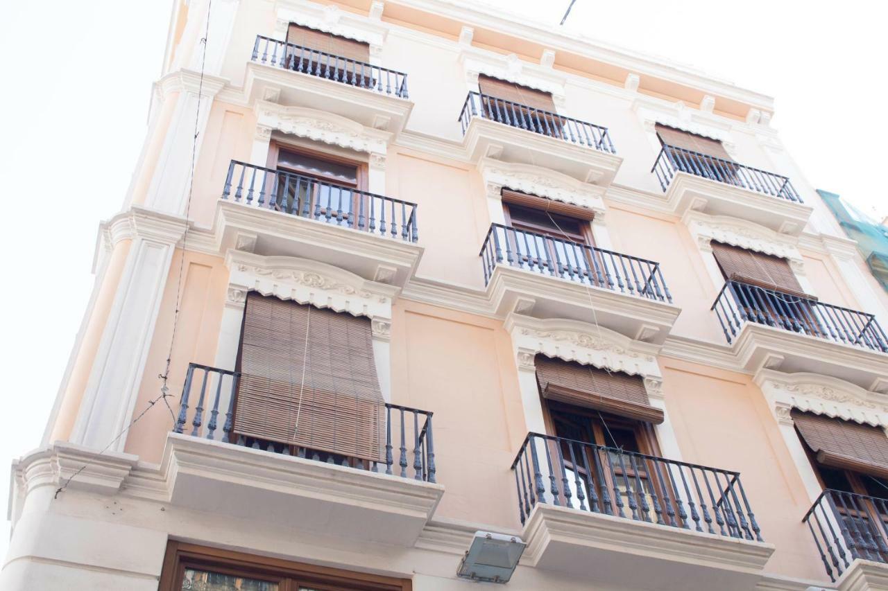 Living Valencia Apartments - Merced Bagian luar foto